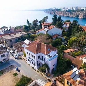 Hadrianus Pansion Hotel